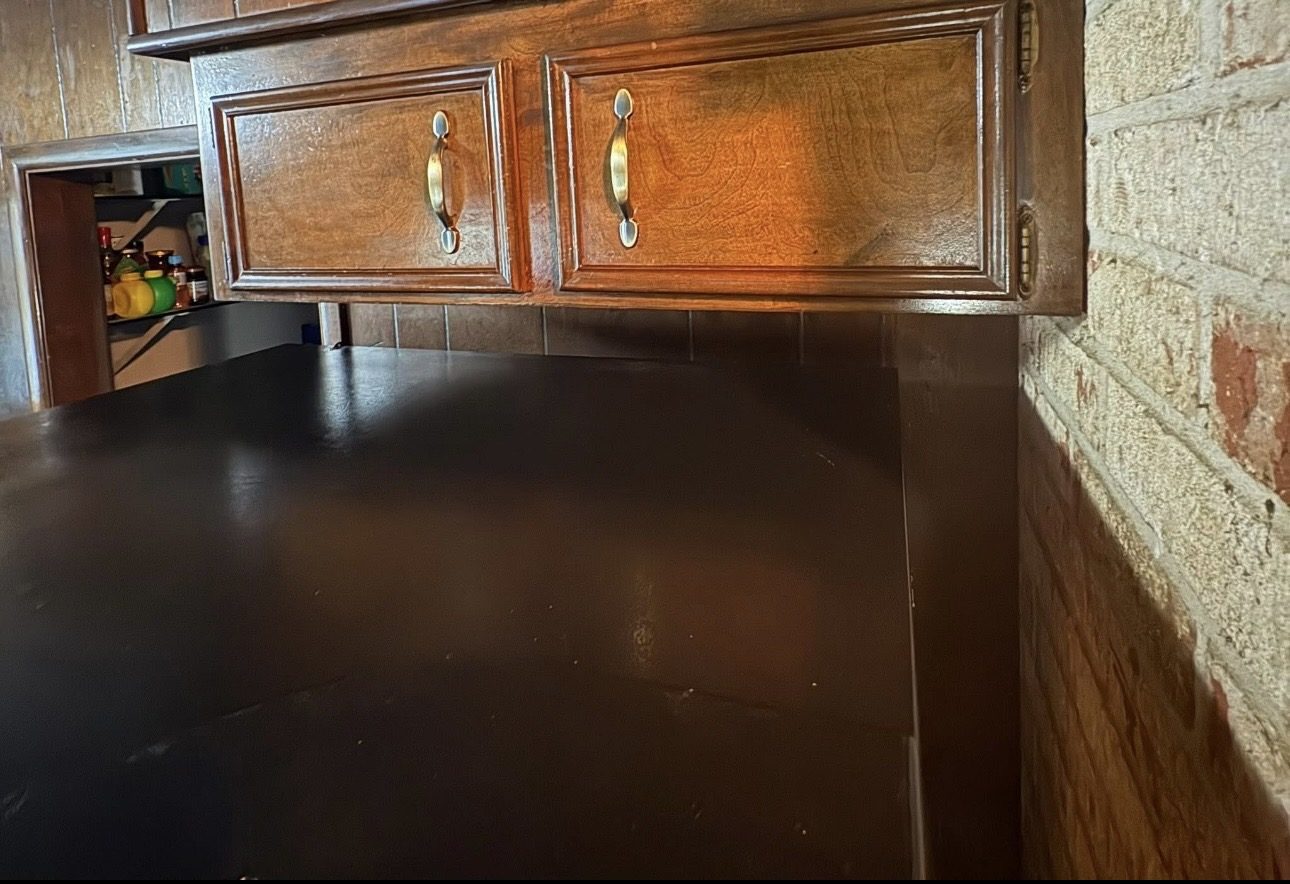 Kitchen counter and cabinet after deep cleaning